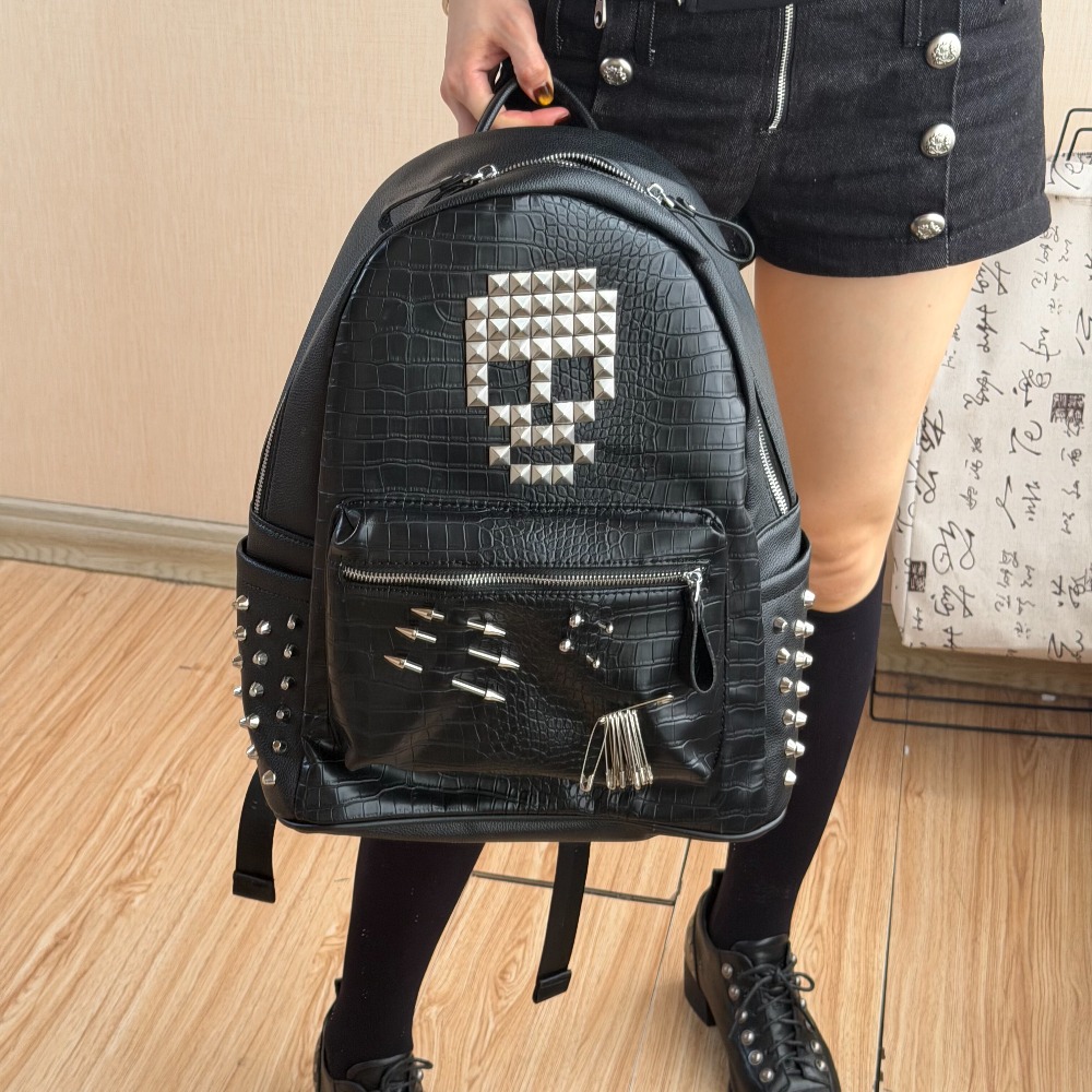 オリジナルブラッククロコダイルパターンスカルリベットバックパ - Fashion Backpack Women のレビューと価格
